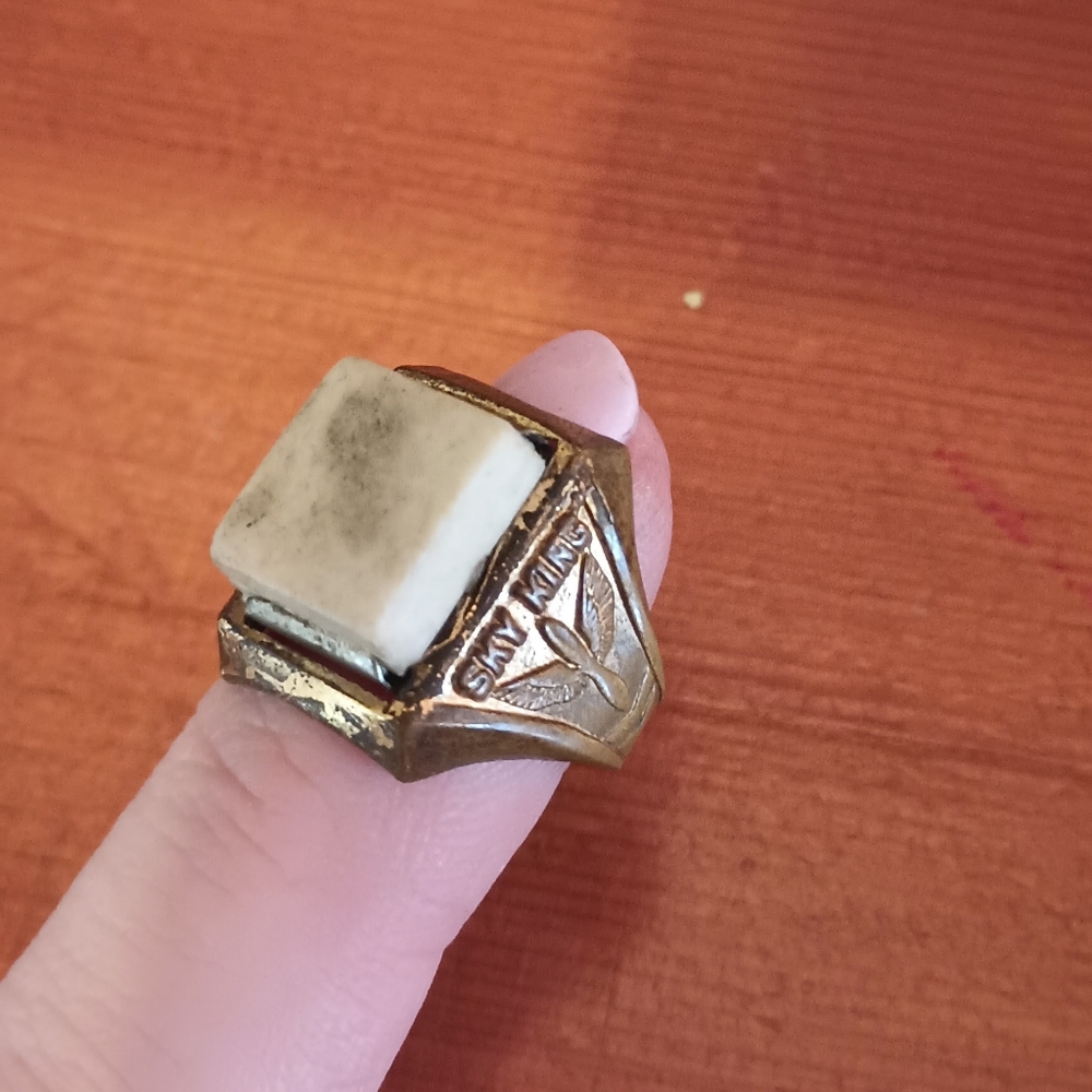 1946 Sky King Glowing Radar Signal Ring